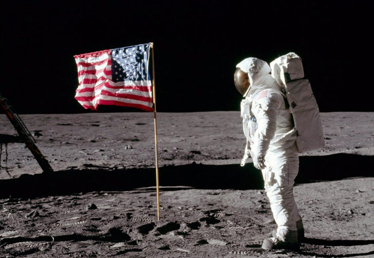 Почему СССР не смог высадиться на Луну раньше США?