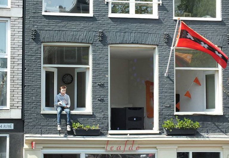 Почему нидерландцы не возражают, когда к ним заглядывают в окна?