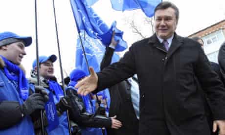 Янукович побеждает на выборах