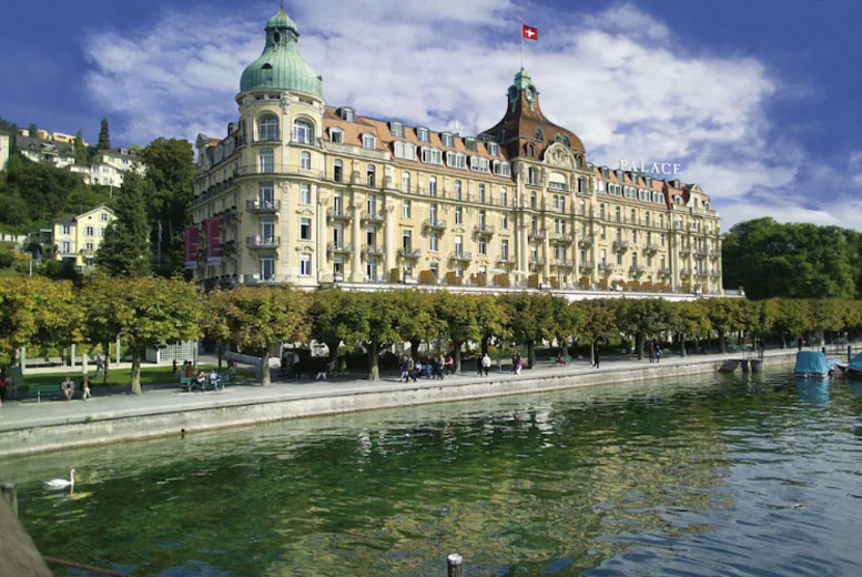 10 самых красивых отелей на берегу озера