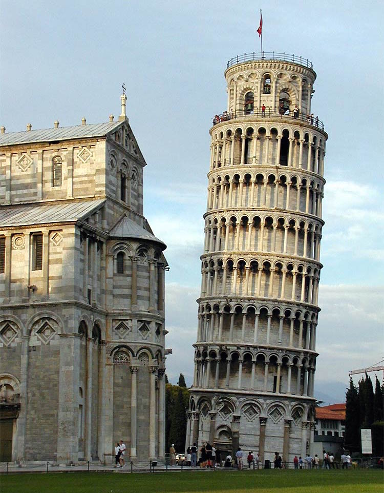 Башня пережила по меньшей мере четыре землетрясения