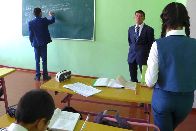 Почему таджикские учителя массово переезжают в Россию?