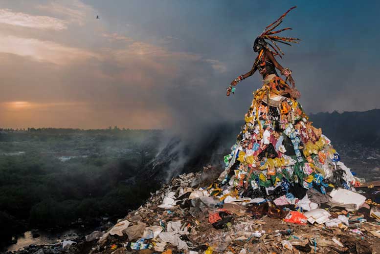 Лучшее фото Фабриса Монтейро: дух сенегальской мусорной свалки