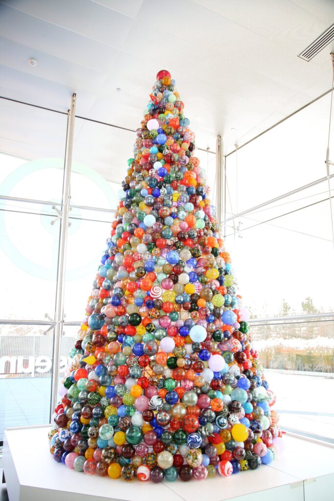 Рождественская елка из стеклянных украшений: Корнинг, Нью-Йорк