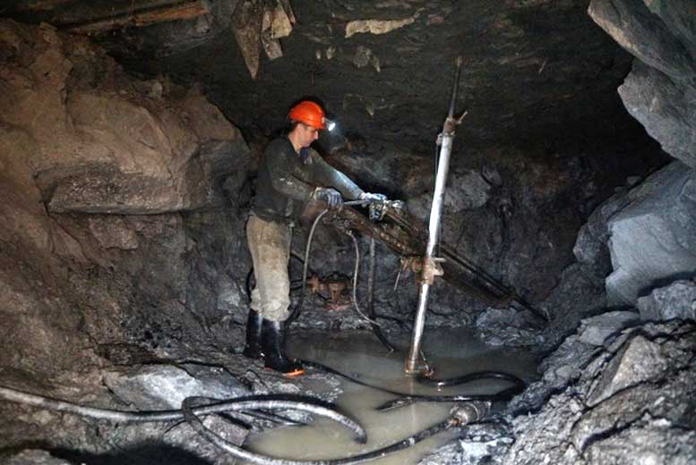 Произошло обрушение шахты в российском регионе