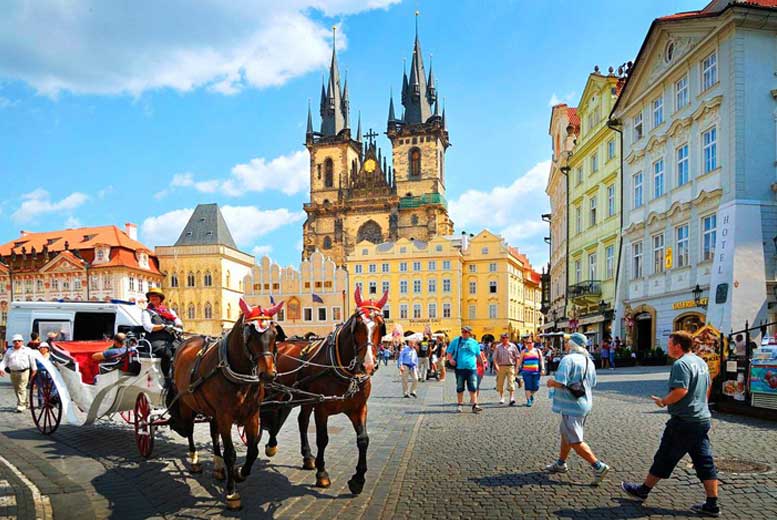 В Праге запретили движение конных экипажей