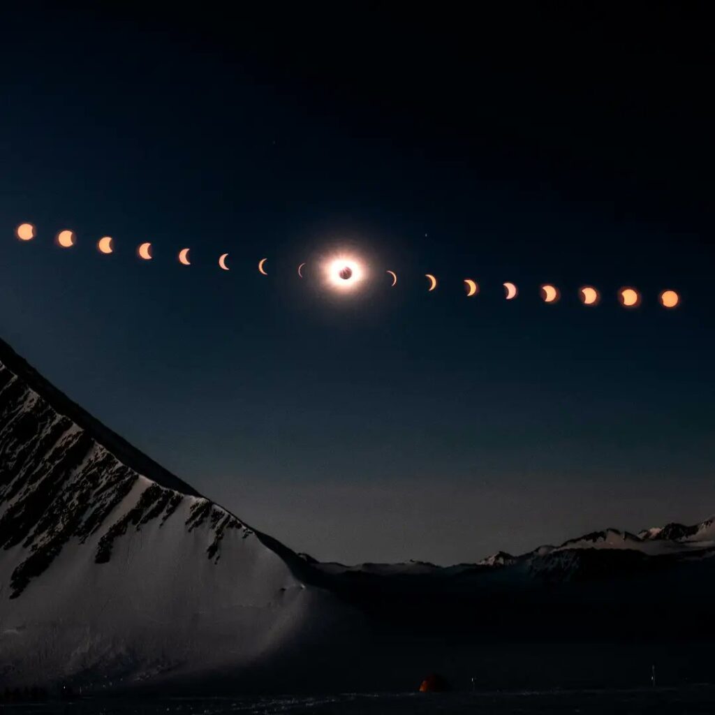 Солнечное затмение над Антарктидой