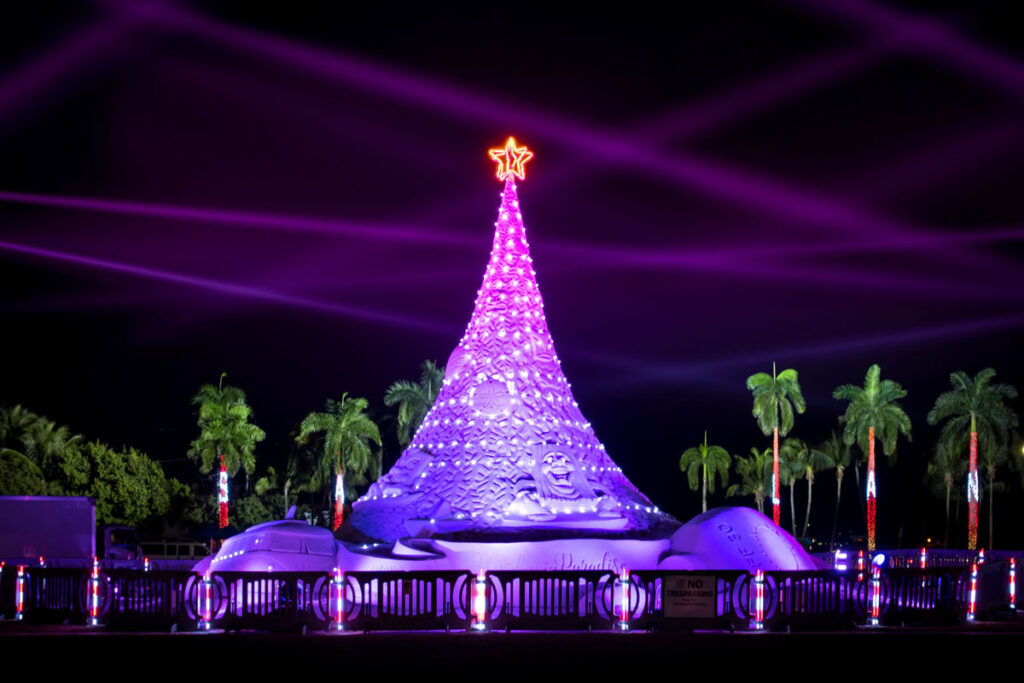 Рождественская елка из песка: Уэст-Палм-Бич, Флорида