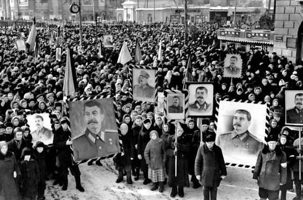 На прощание со Сталиным пришли многочисленные массы