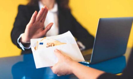 Почему женщины меньше подвержены коррупции, чем мужчины?