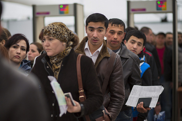Россия для мигрантов - страна возможностей, где они хотят остаться навсегда