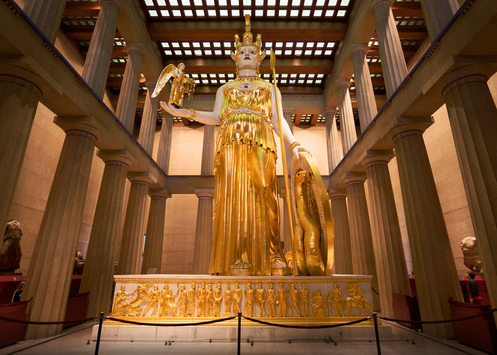Древние греки любили делать статуи своим богам