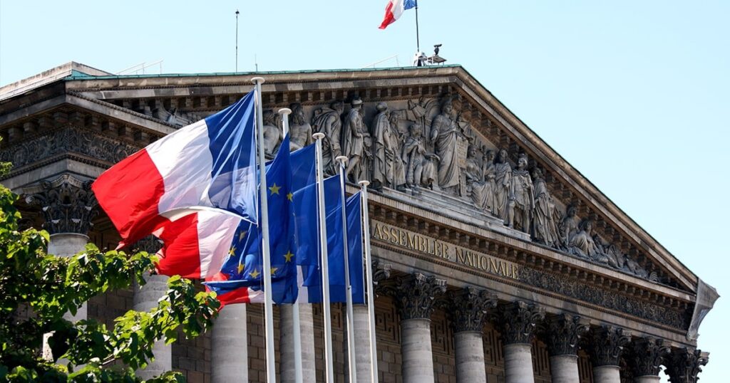 Франция высылает шестерых подозреваемых в шпионаже "под дипломатическим прикрытием"