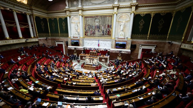 Макрон может получить большинство в парламенте Франции