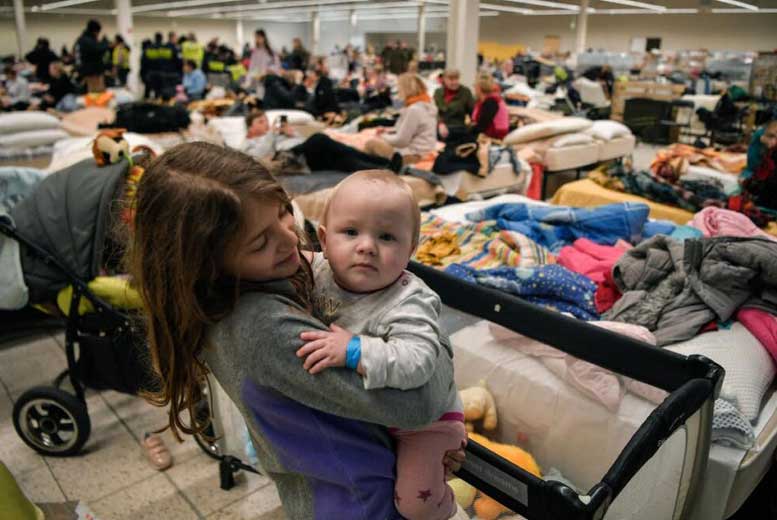 Откуда Европа берет деньги, чтобы помогать миллионам украинских беженцев?