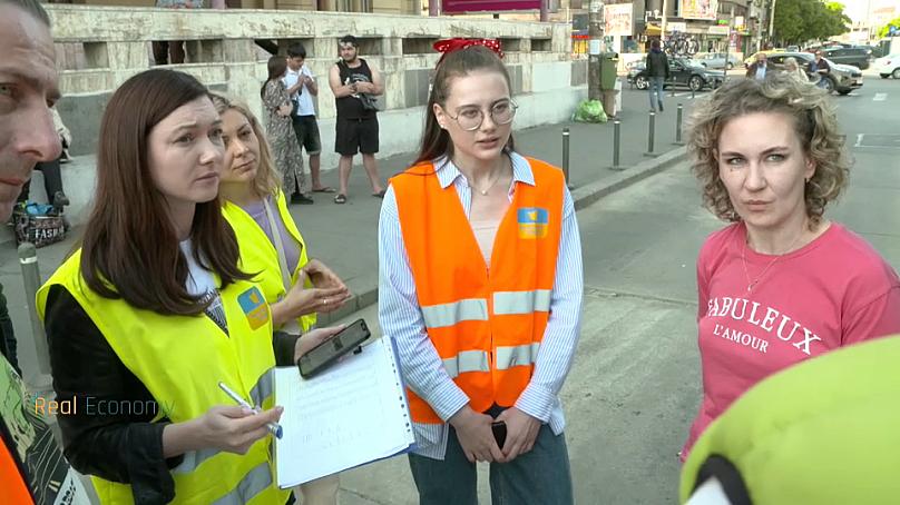 Волонтеры помогают украинским беженцам