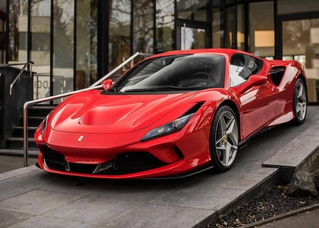 Почему большинство Ferrari красные?