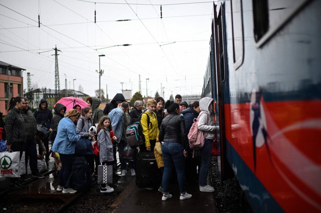 Более 1 млн украинцев вернулись на родину