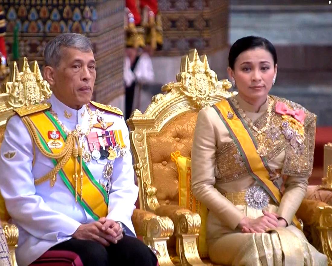 король тайланда с женой