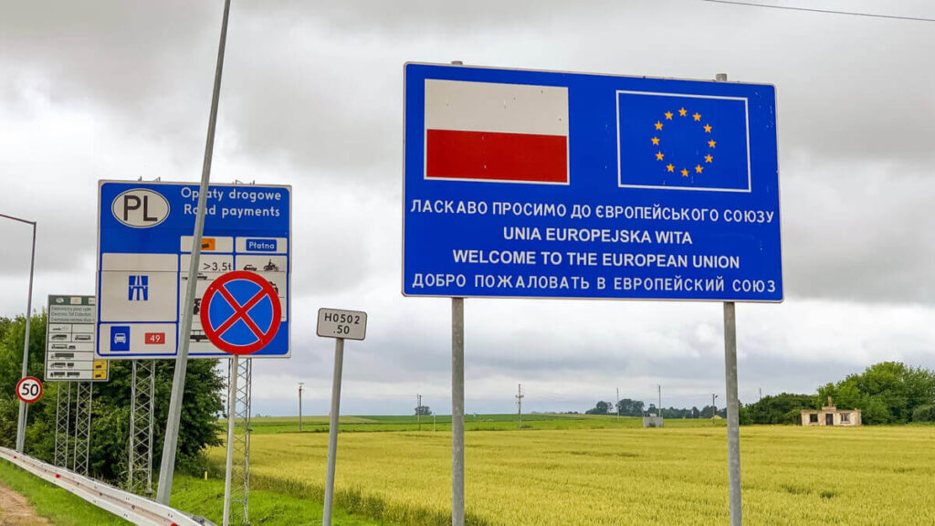 25400 человек пересекли границу с Польшей