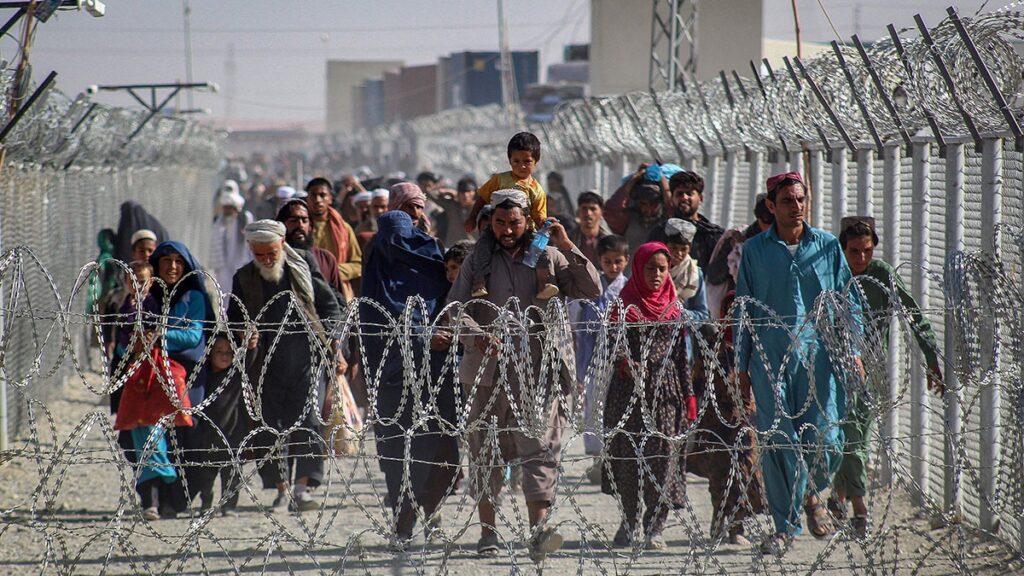 Более 2,7 млн жителей Афганистана стали беженцами