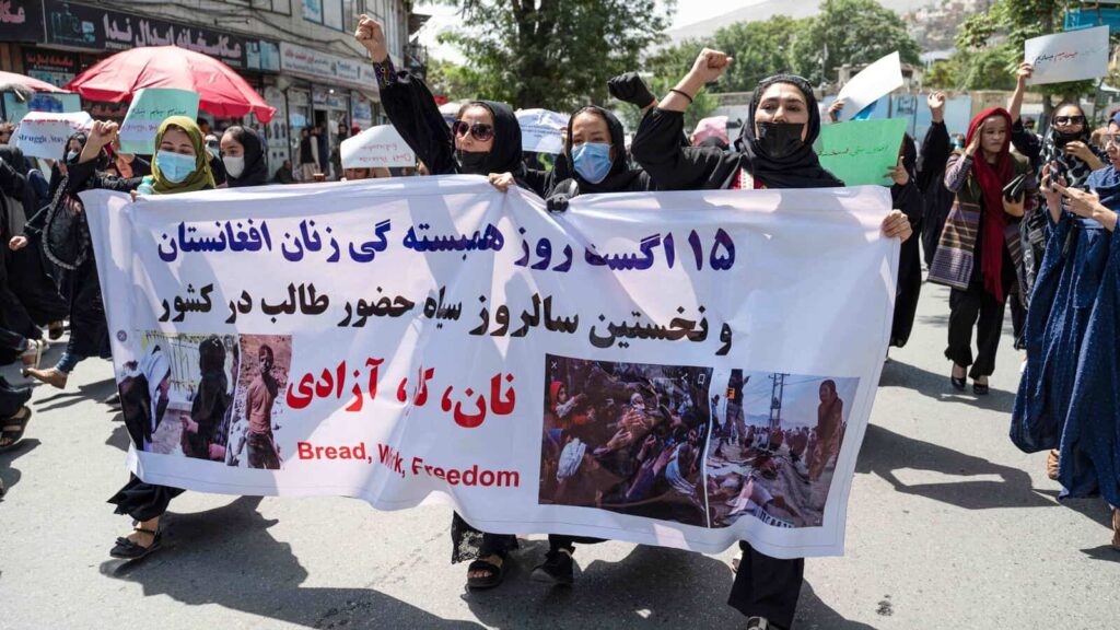 Анджелина Джоли написала о народных протестах в Афганистане