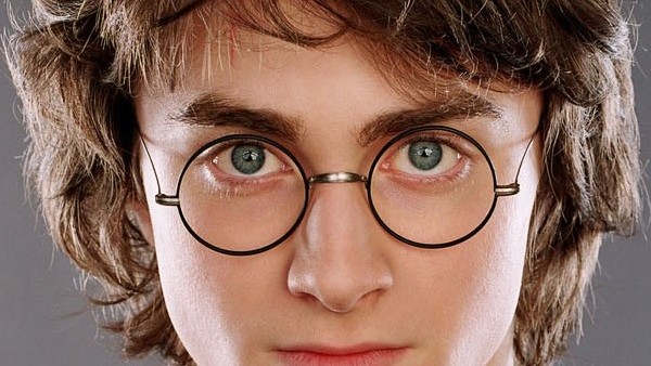 Не зря в фильмах глаза Гарри не зеленые