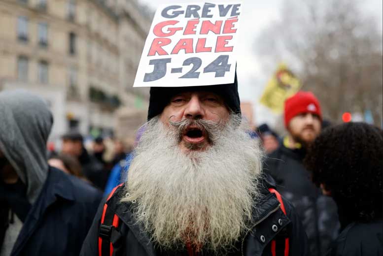 Около 1 млн французов вышли на митинг против пенсионной реформы