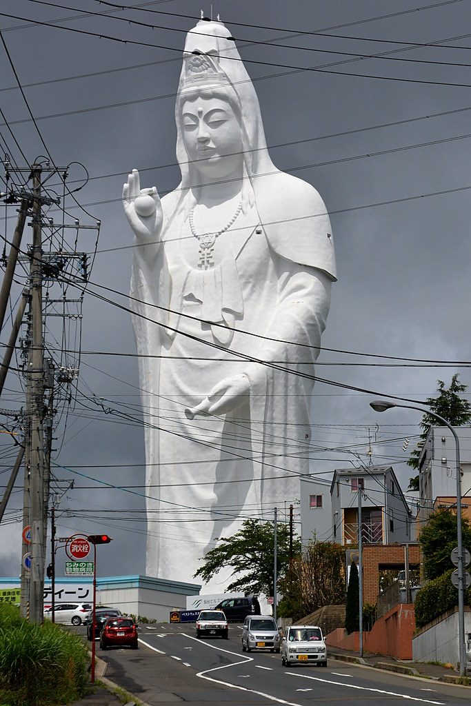 Статуя богини Каннон в Сендае (100 м) - Япония