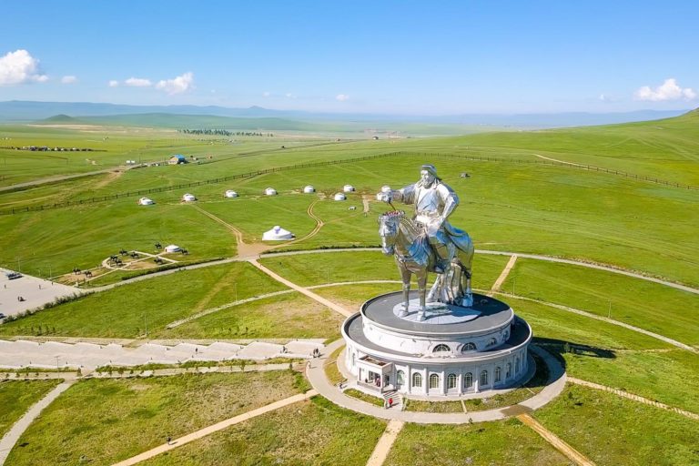 Конная статуя Чингисхана (40 м) - Монголия
