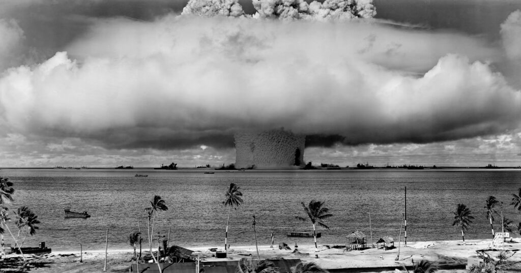 Испытания атомной бомбы на Маршалловых островах