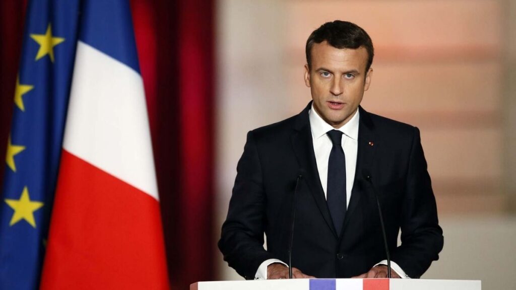 Макрон - самый молодой президент Франции