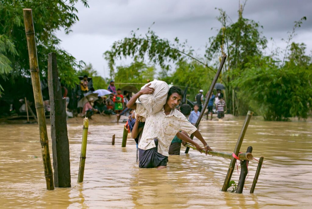 Как сезон муссонов влияет на беженцев рохинджа в Бангладеш?
