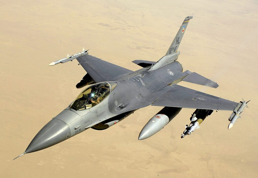 Американский F-16 состоит на вооружении многих стран мира