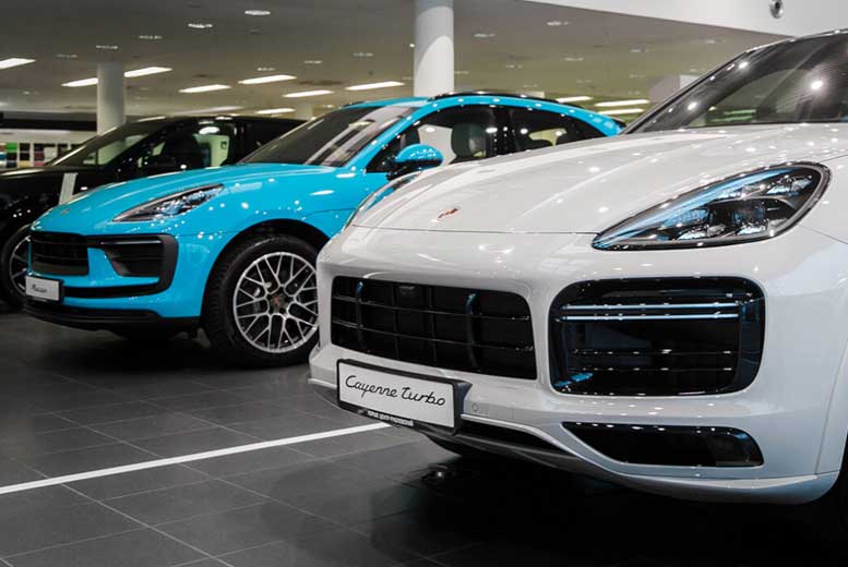 Если ли в Москве официальный дилерский центр Porsche?