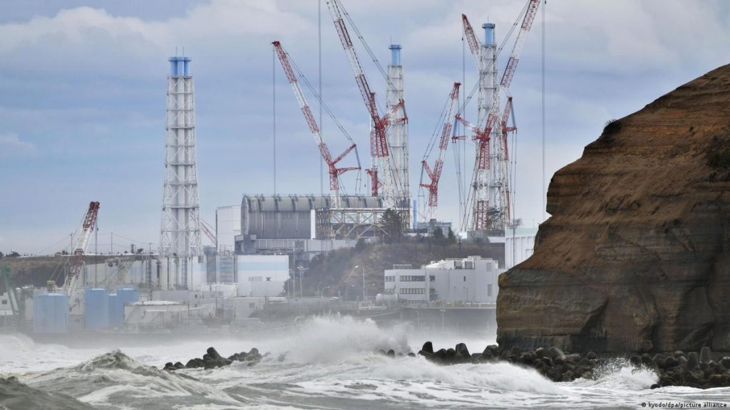 Цунами залило реакторы морской водой