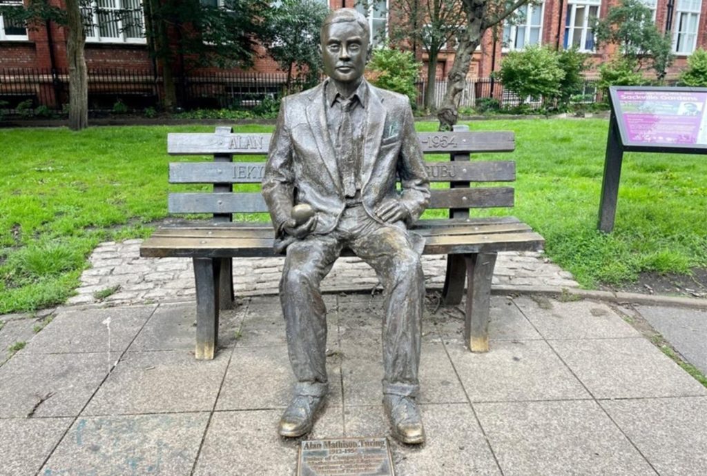 Статуя Алана Тьюринга, Манчестер, Англия