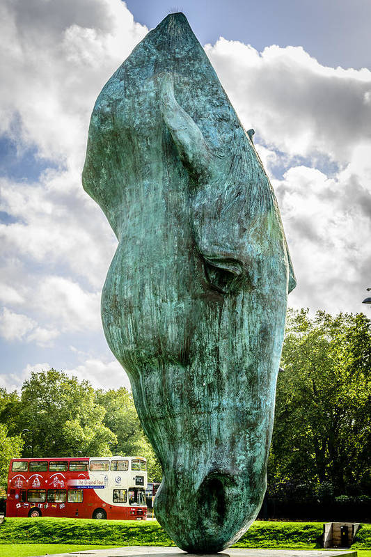 Скульптура головы лошади Ника Фиддиана-Грина