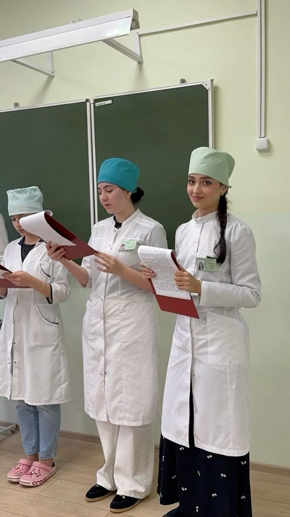 ТОП-30 самых сексуальных санитарок