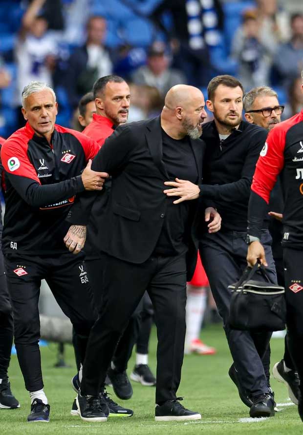 Какие футбольные клубы тренеруют самые скандальные тренеры?