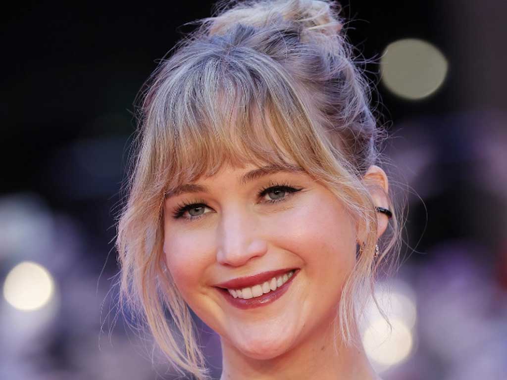 Знаменитость в непривычном наряде: Дженнифер Лоуренс удивила