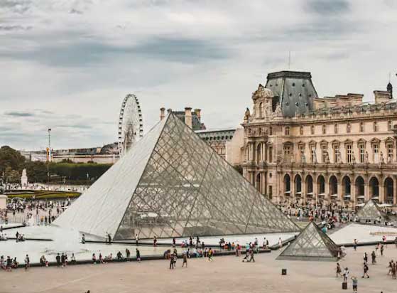 Слёзы в суде: мать двоих детей обвинена в воровстве сокровищ Наполеона