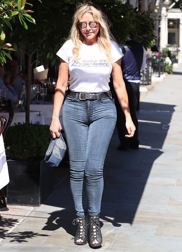 30 самых сексуальных зрелых женщин в джинсах (ФОТО)