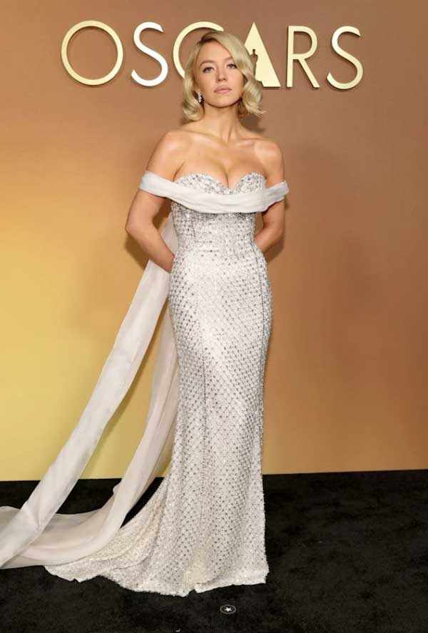 15 актрис в самых сексуальных платьях в 2025 году