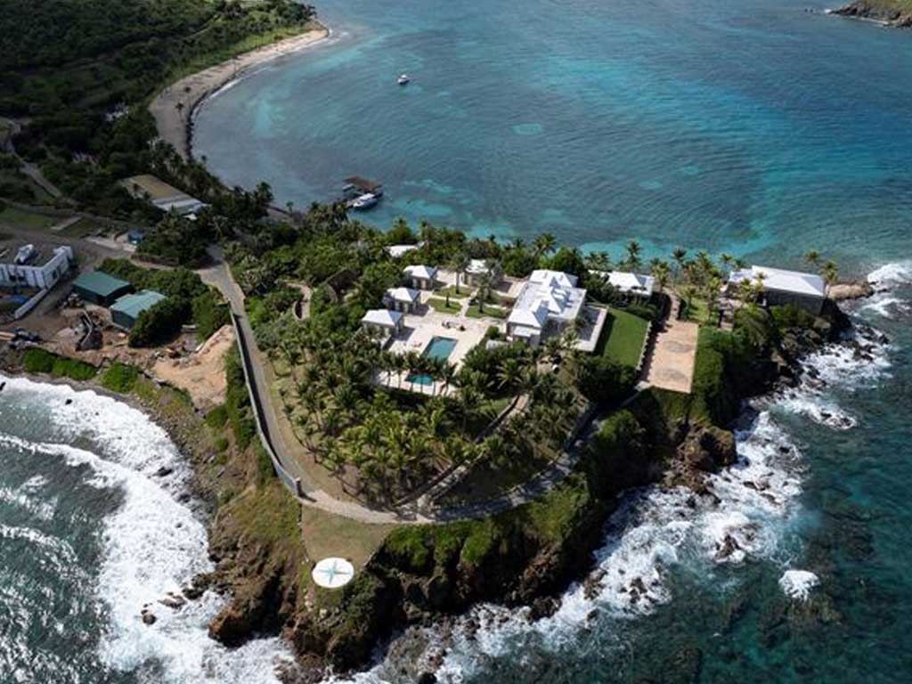 Эпштейн и его жуткий остров - редкие кадры закрытой резиденции Эпштейн и его жуткий остров - редкие кадры закрытой резиденции