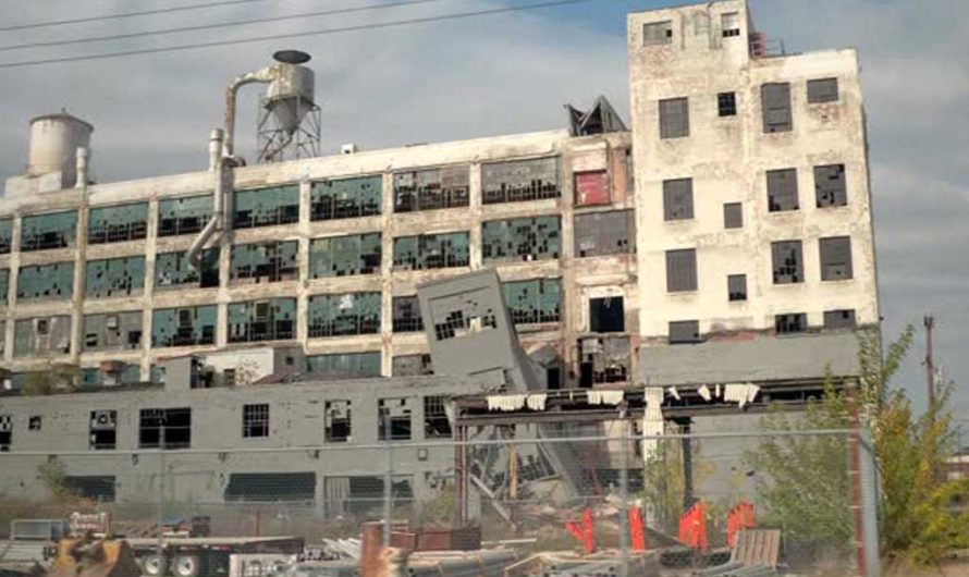 20 жутких заброшенных мест в США: от руин Детроита до секретных военных баз