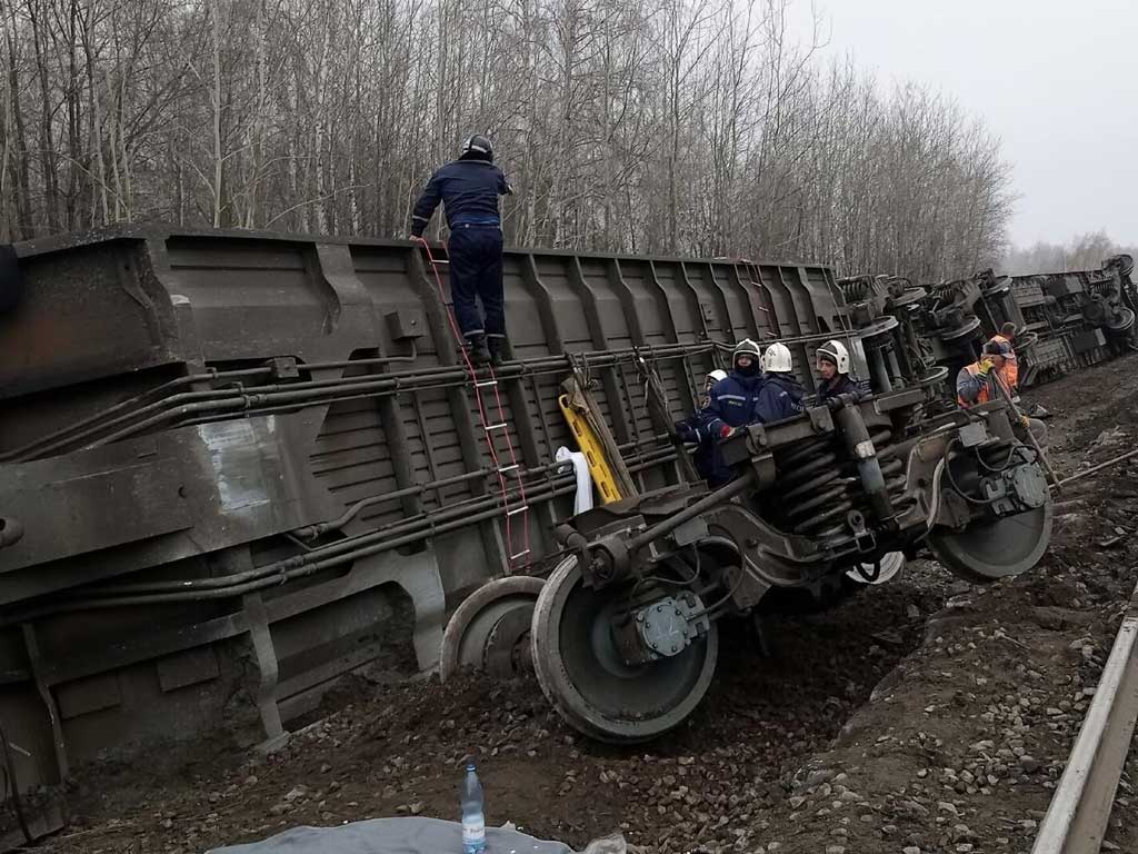 Семь вагонов сошли с рельсов: подробности ЧП под Ульяновском (ФОТО)