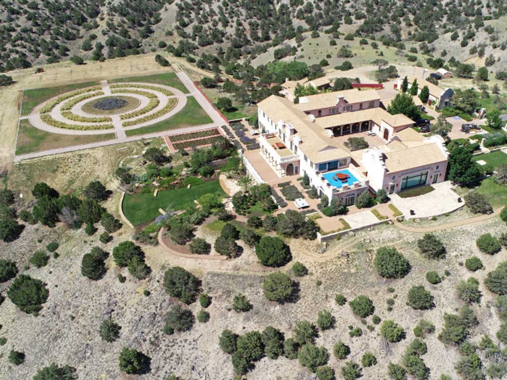 12 жутких фото ранчо Зорро Джеффри Эпштейна