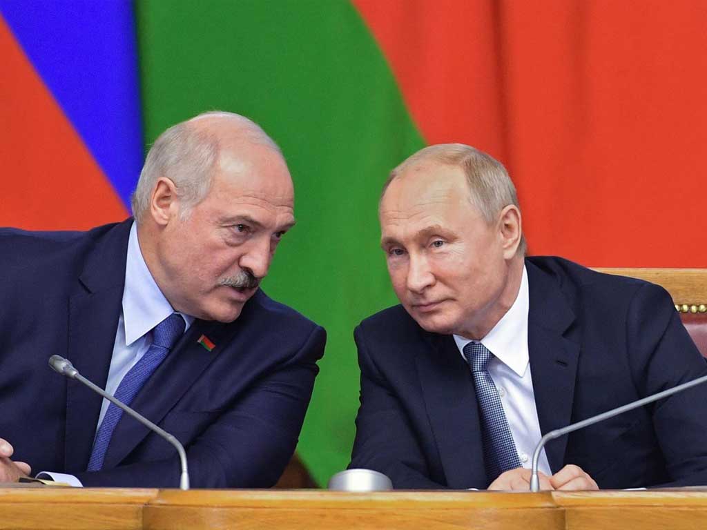 Зачем Путину и Лукашенко понадобилось менять военный договор?